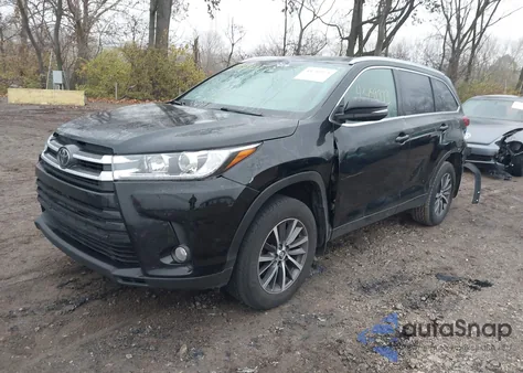2017 Toyota Highlander Xle z USA, uszkodzony, nr VIN 5TDJZRFH2HS474987